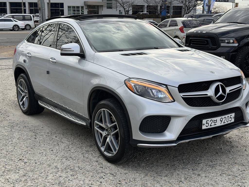 벤츠 GLE클래스(3세대) GLE 350d 4매틱 쿠페 - 이미지 4