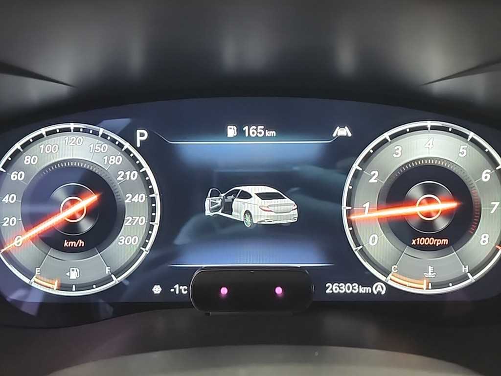 제네시스 더 뉴G70 가솔린 2.0T 2WD 스포츠 패키지 - 이미지 8