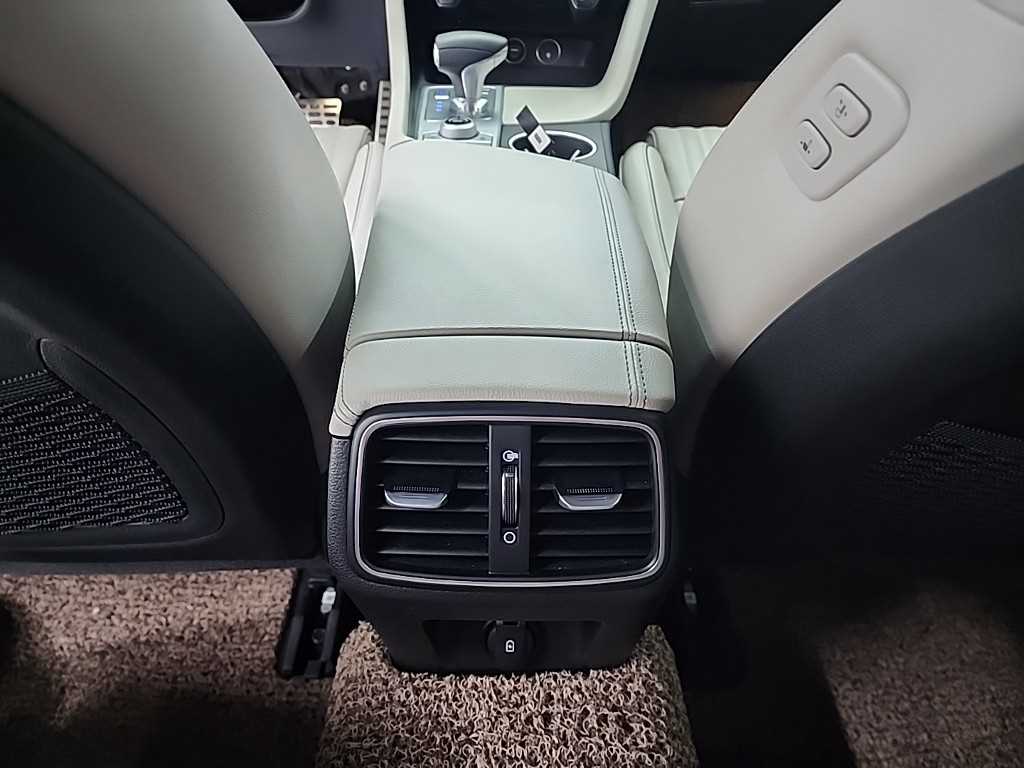 제네시스 더 뉴G70 가솔린 2.0T 2WD 스포츠 패키지 - 이미지 12