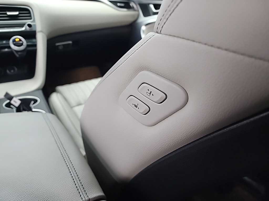 제네시스 더 뉴G70 가솔린 2.0T 2WD 스포츠 패키지 - 이미지 16