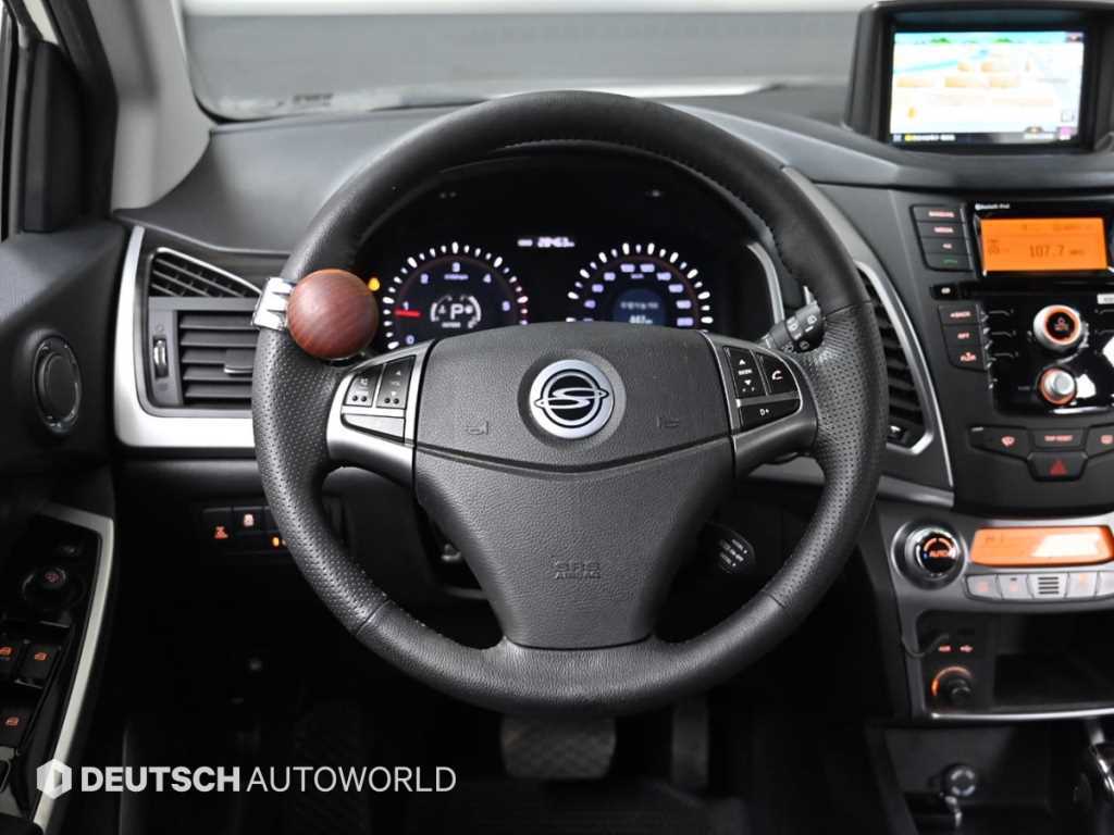 KG모빌리티(쌍용) 뉴 코란도C 2.0 AWD CVT 최고급형 - 이미지 15