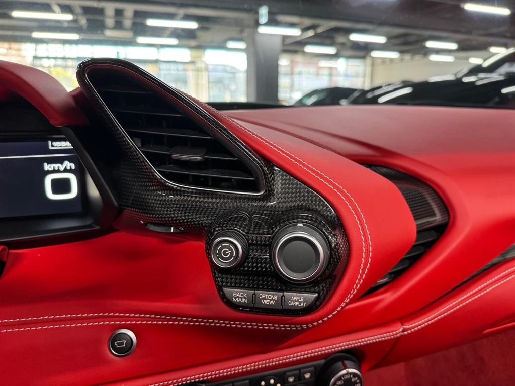 페라리 488 3.9 V8 스파이더 - 이미지 7