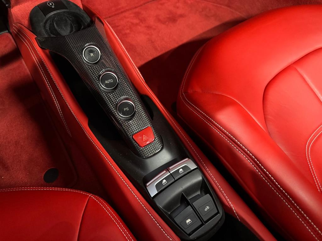 페라리 488 3.9 V8 스파이더 - 이미지 15