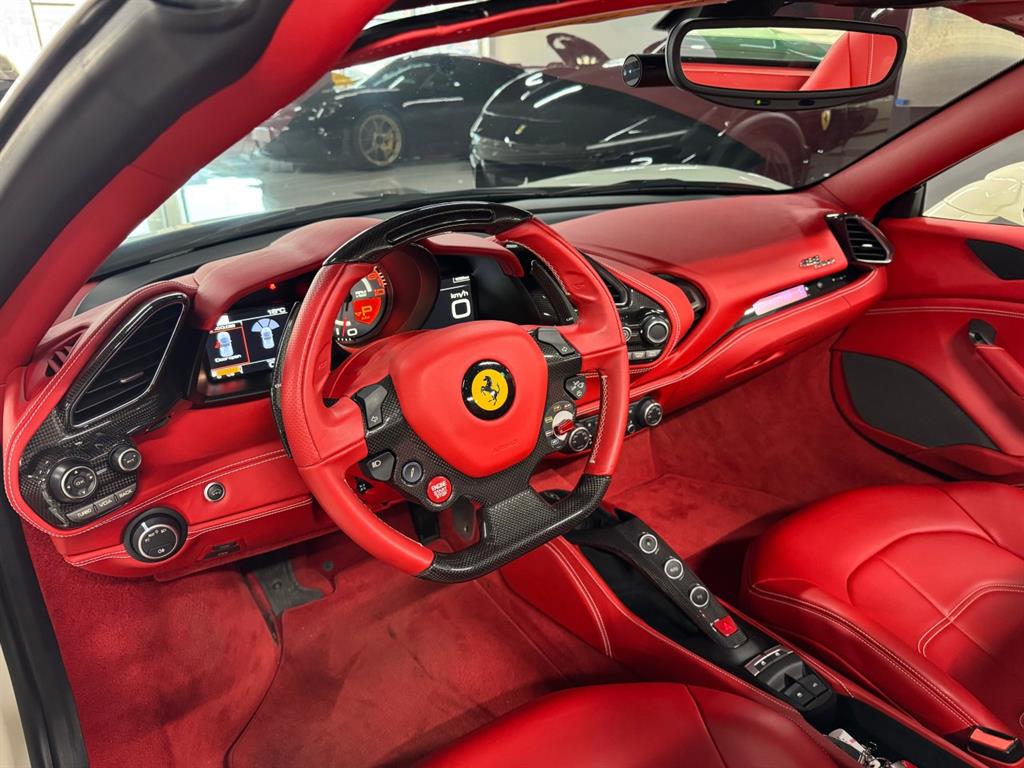 페라리 488 3.9 V8 스파이더 - 이미지 16