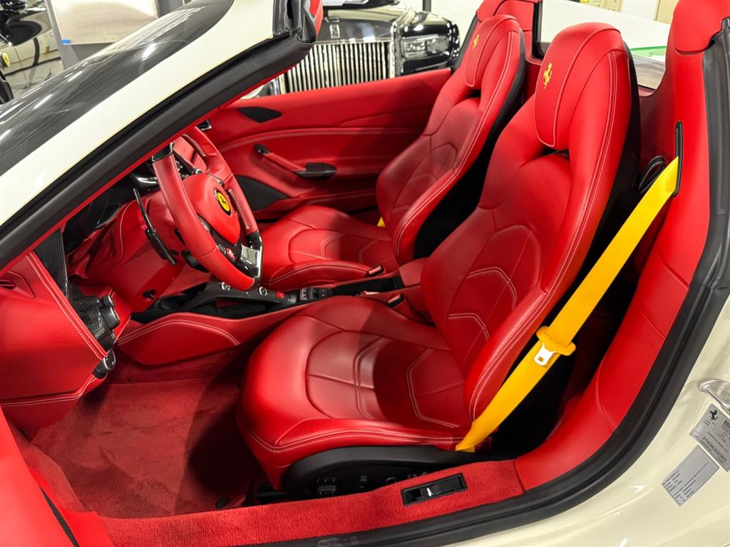 페라리 488 3.9 V8 스파이더 - 이미지 5