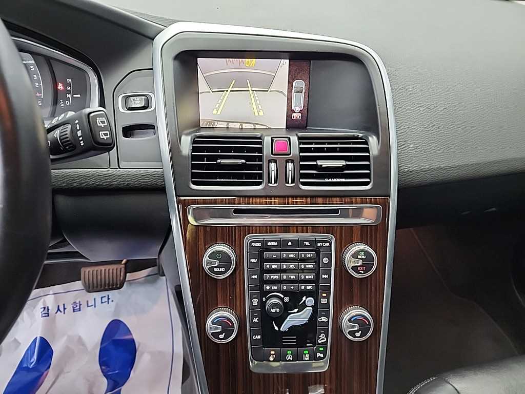 볼보 XC60(1세대) D5 AWD 썸멈 - 이미지 13