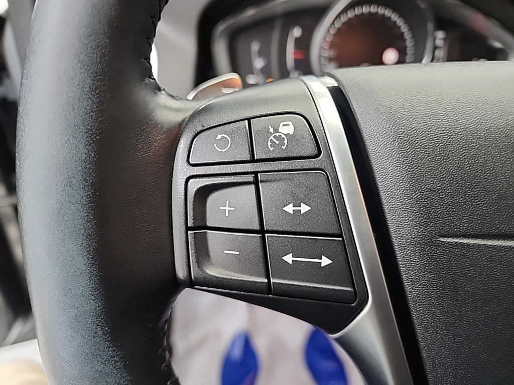 볼보 XC60(1세대) D5 AWD 썸멈 - 이미지 12