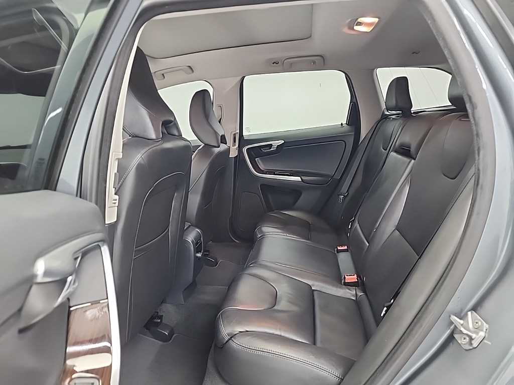 볼보 XC60(1세대) D5 AWD 썸멈 - 이미지 11