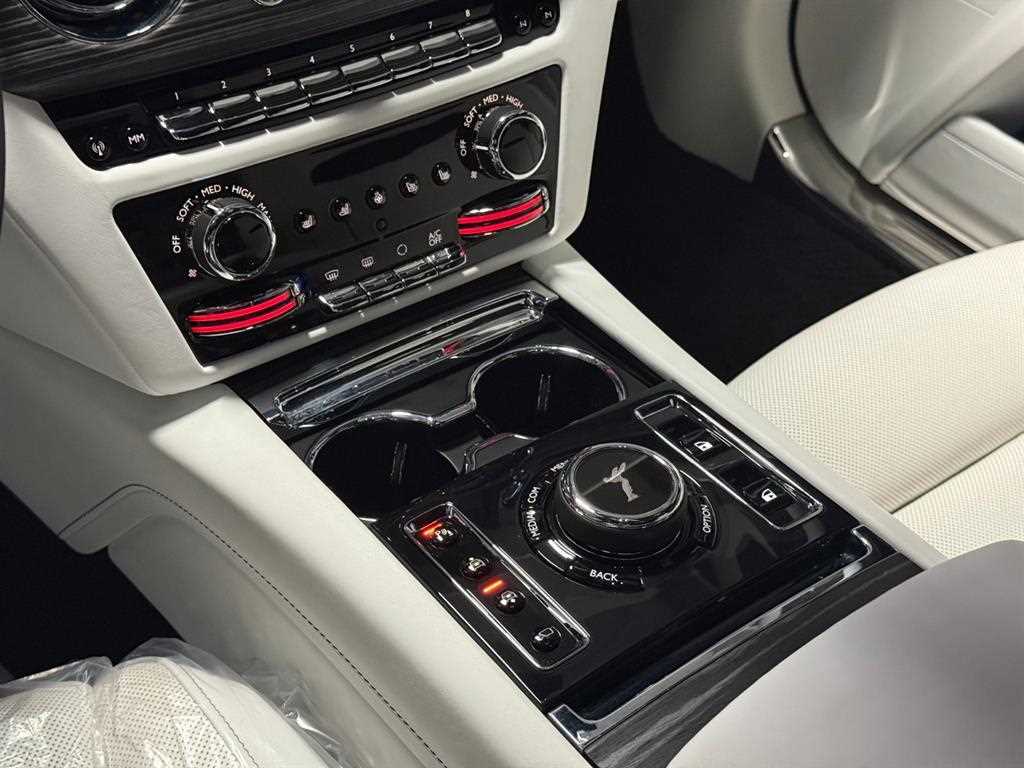 롤스로이스 고스트(2세대) 6.75 V12 - 이미지 11