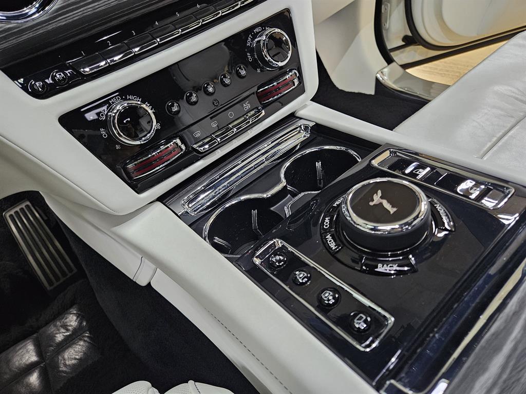 롤스로이스 고스트(2세대) 6.75 V12 - 이미지 2