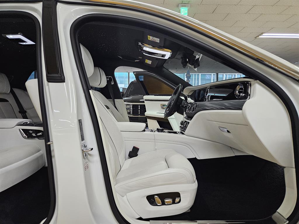 롤스로이스 고스트(2세대) 6.75 V12 - 이미지 12