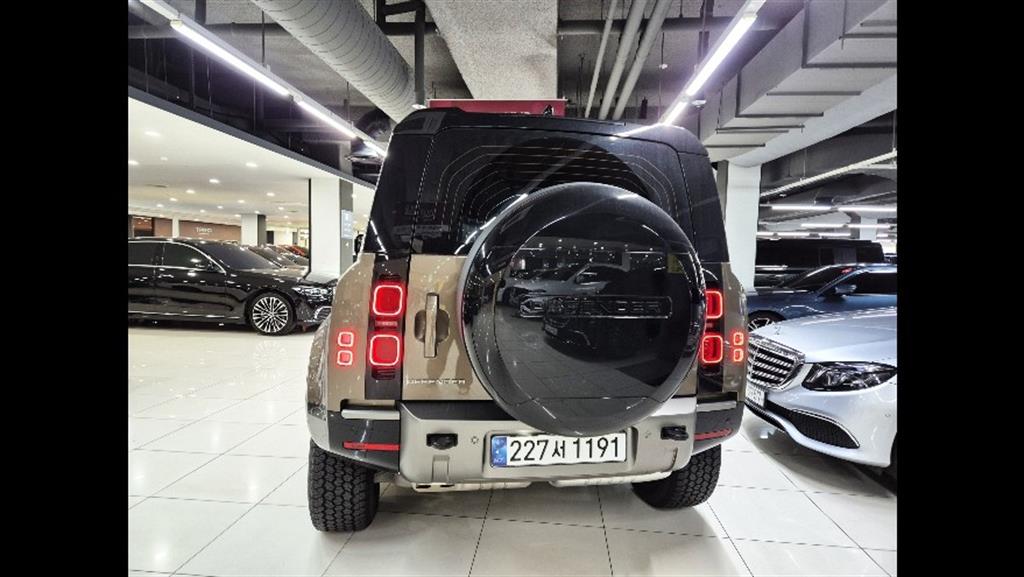 랜드로버 올 뉴 디펜더 110 D250 X다이나믹 SE - 이미지 14