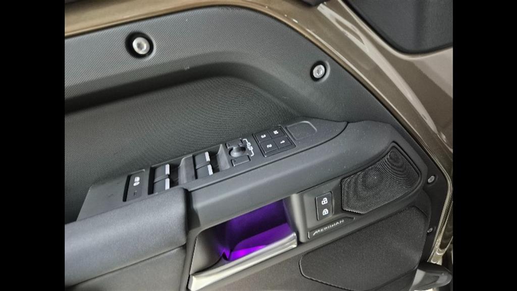 랜드로버 올 뉴 디펜더 110 D250 X다이나믹 SE - 이미지 16