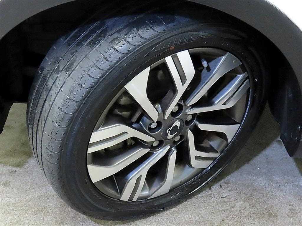 KG모빌리티(쌍용) 티볼리 아머 1.6 디젤 기어 플러스 - 이미지 4