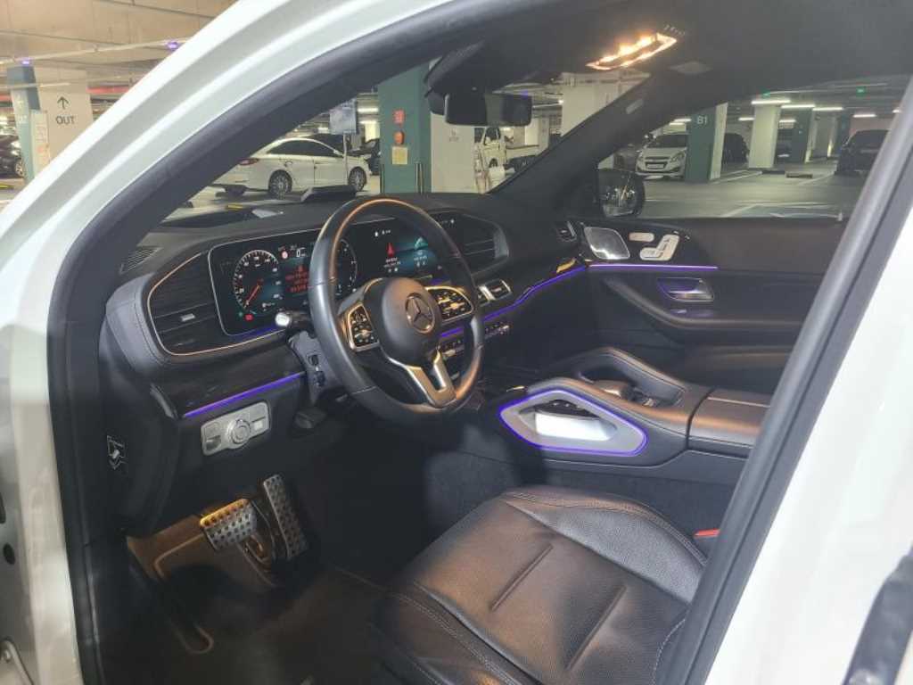 벤츠 GLE클래스(4세대) GLE 400d 4매틱 쿠페 - 이미지 4