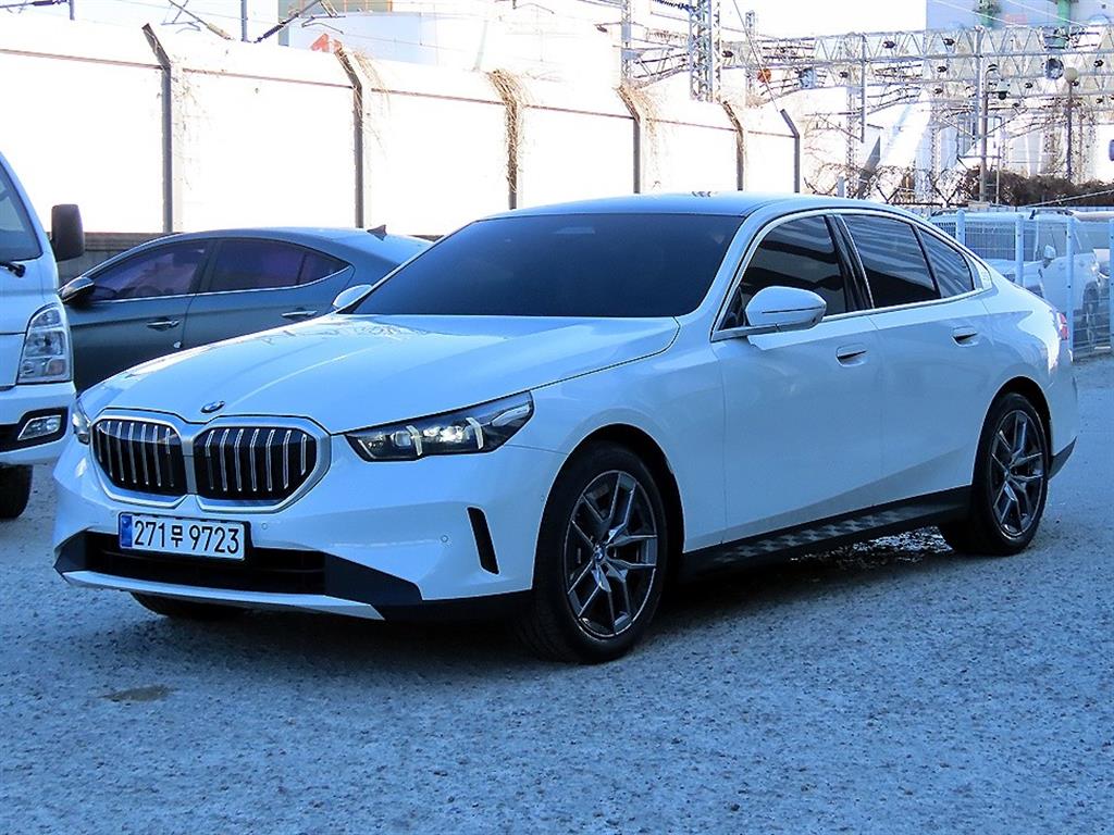 BMW 5시리즈(8세대) 520i - 이미지 4