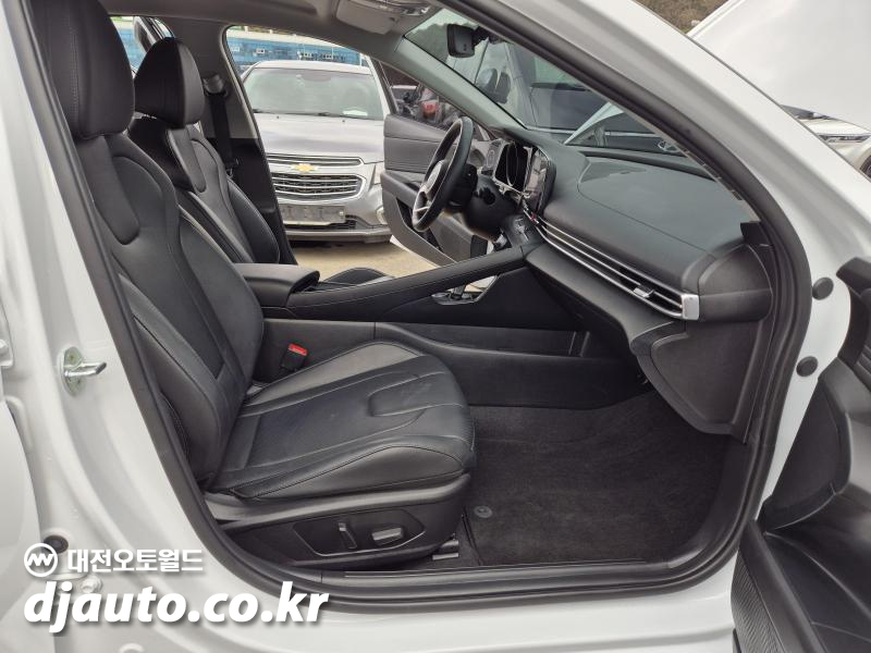 현대 아반떼(CN7) 1.6 가솔린 모던