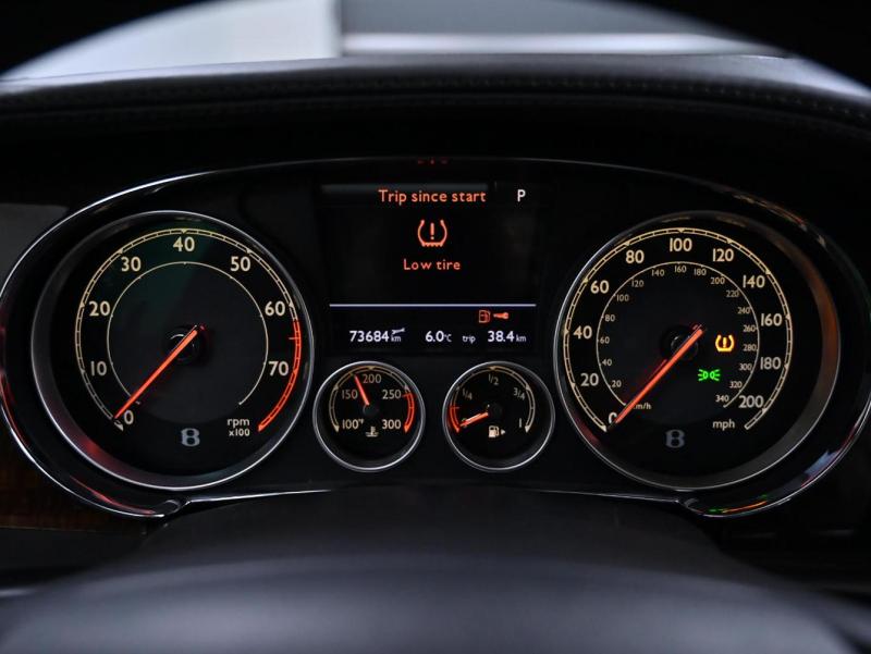 벤틀리 뉴플라잉스퍼 4.0 V8 - 이미지 3