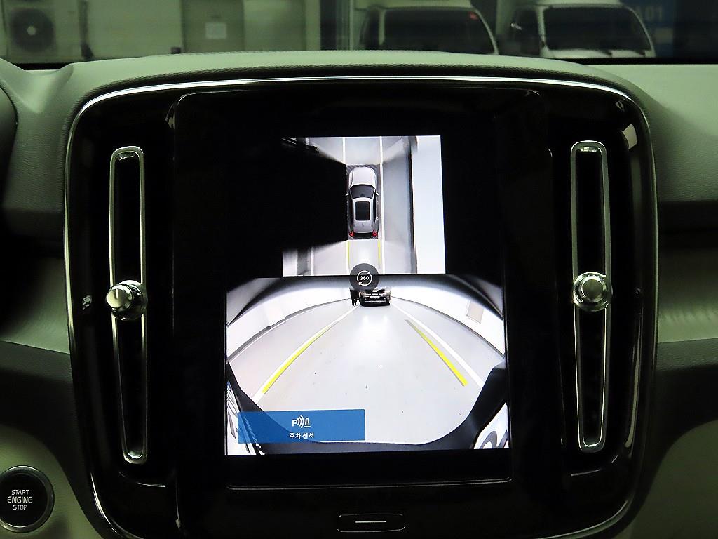 볼보 XC40 2.0 B4 AWD 울트라 브라이트 - 이미지 3