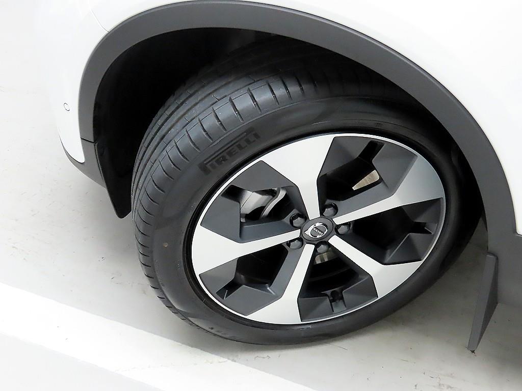 볼보 XC40 2.0 B4 AWD 울트라 브라이트 - 이미지 16