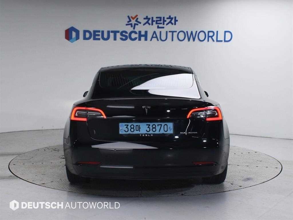 테슬라 모델 3 AWD 롱 레인지 - 이미지 17
