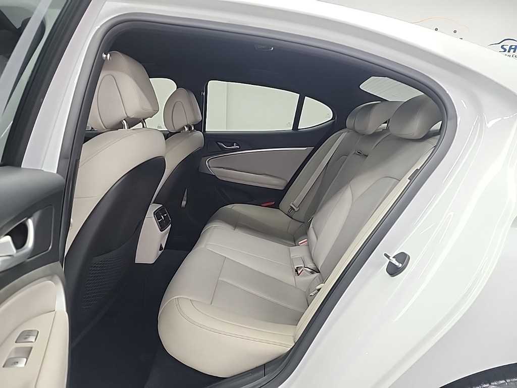 제네시스 더 뉴G70 가솔린 2.0T 2WD 기본형 - 이미지 3