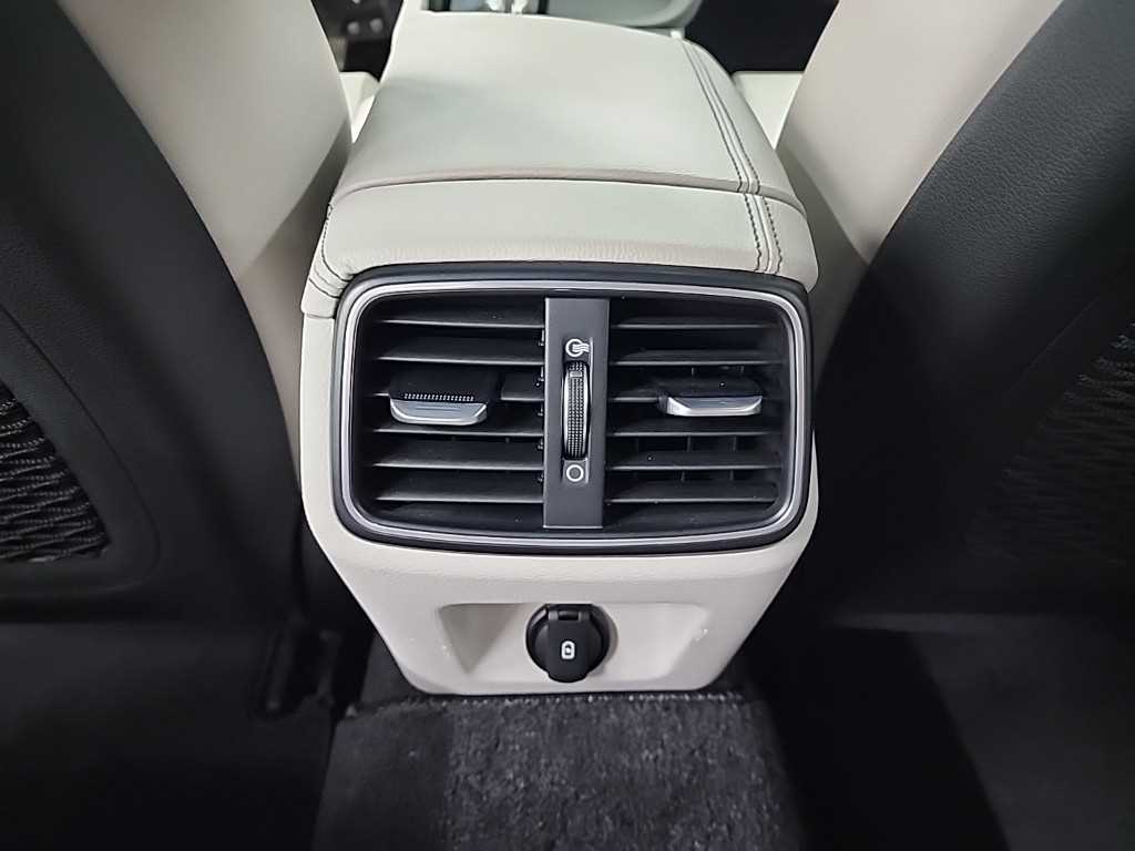 제네시스 더 뉴G70 가솔린 2.0T 2WD 기본형 - 이미지 11