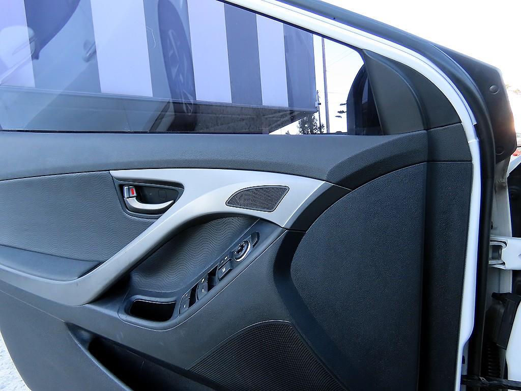 현대 아반떼MD M16 GDi 럭셔리 - 이미지 18