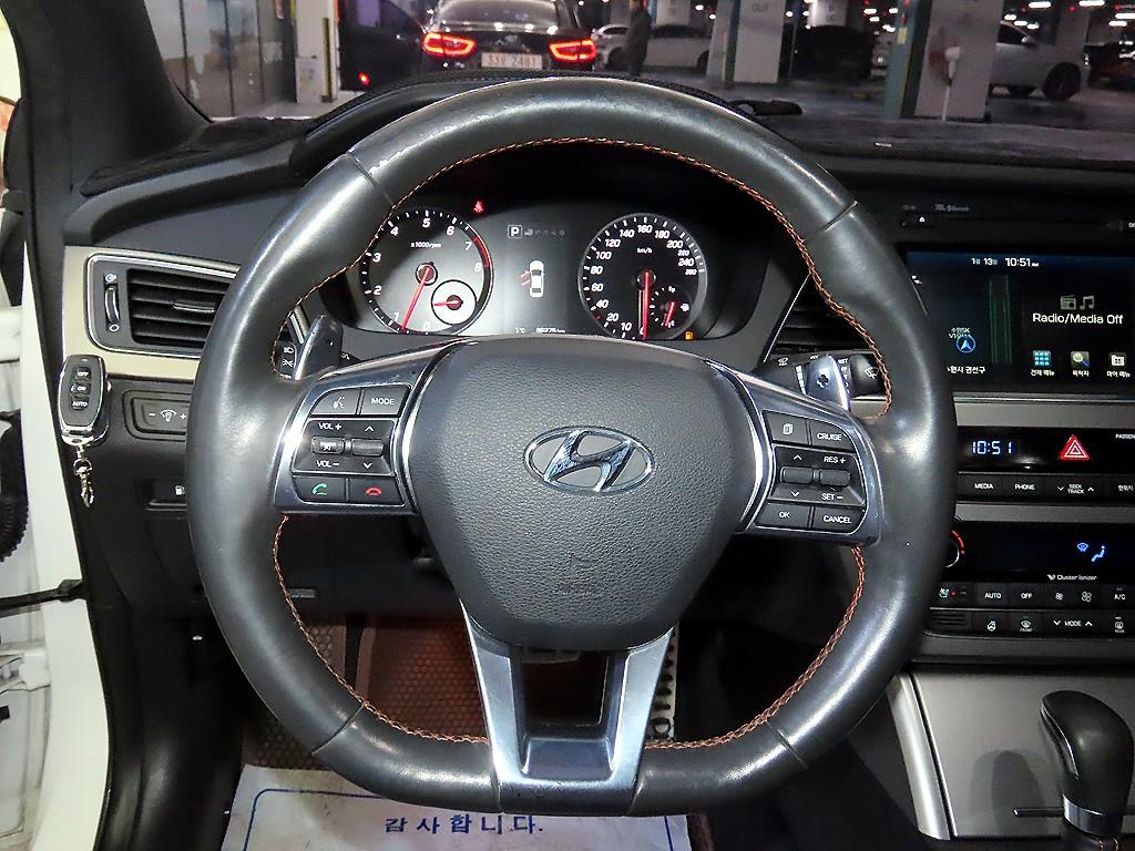 현대 LF쏘나타 2.0 터보 익스클루시브 - 이미지 12