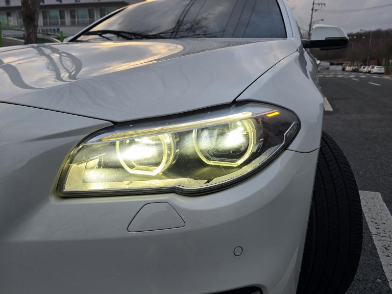 BMW 5시리즈(6세대) 520d xDrive 럭셔리라인 플러스 - 이미지 4