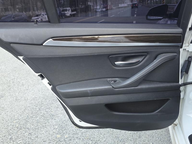 BMW 5시리즈(6세대) 520d xDrive 럭셔리라인 플러스