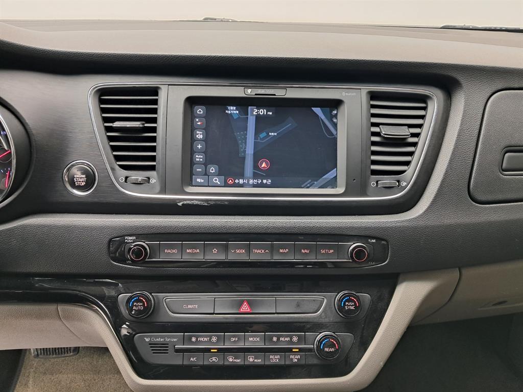 기아 더 뉴카니발 9인승 디젤 럭셔리 - 이미지 15