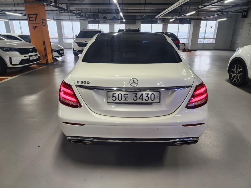 벤츠 E클래스(5세대) E300 아방가르드 - 이미지 9