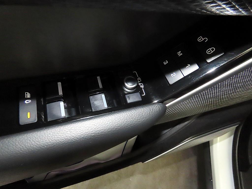 랜드로버 레인지로버 벨라 3.0 D300 SE R다이나믹 - 이미지 6