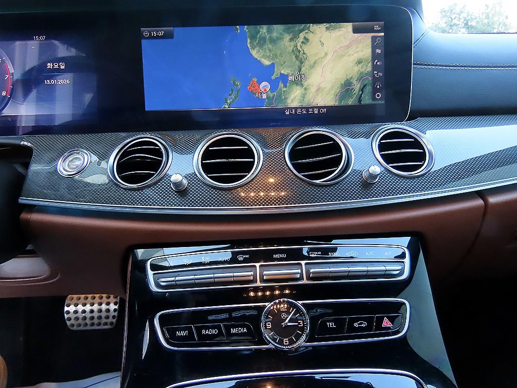 벤츠 E클래스(5세대) E300 4매틱 AMG 라인 - 이미지 18