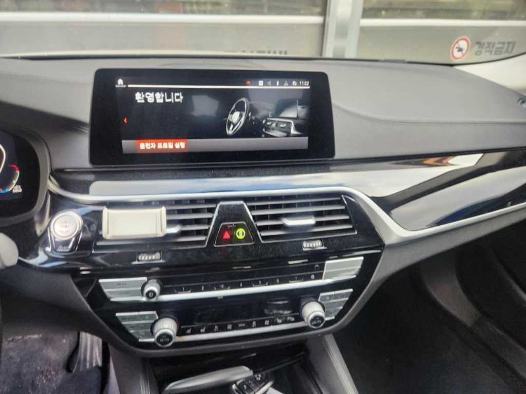 BMW 5시리즈(7세대) 530i xDrive 럭셔리 라인플러스 - 이미지 14