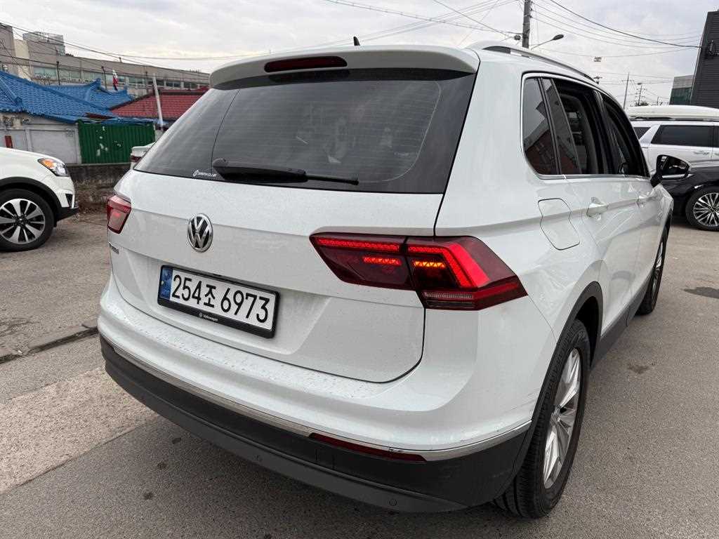 폭스바겐 티구안(2세대) 2.0 TDI 프리미엄 - 이미지 5