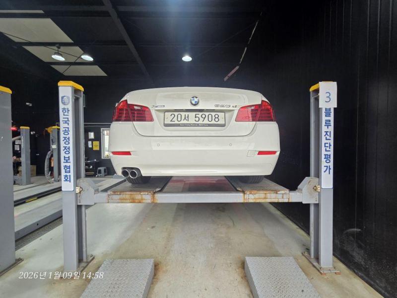 BMW 5시리즈(6세대) 520d xDrive - 이미지 2