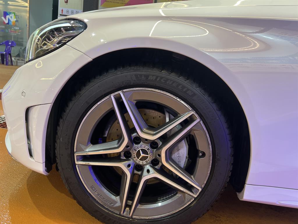 벤츠 C클래스(4세대) C220 d 4매틱 AMG 라인 - 이미지 4
