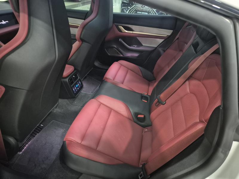 포르쉐 타이칸 EV GTS - 이미지 2