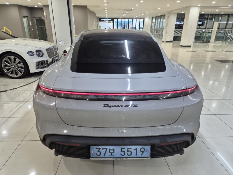 포르쉐 타이칸 EV GTS - 이미지 8