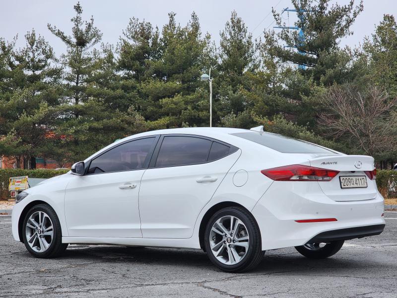 현대 아반떼AD 1.6 GDi 밸류 플러스 - 이미지 17