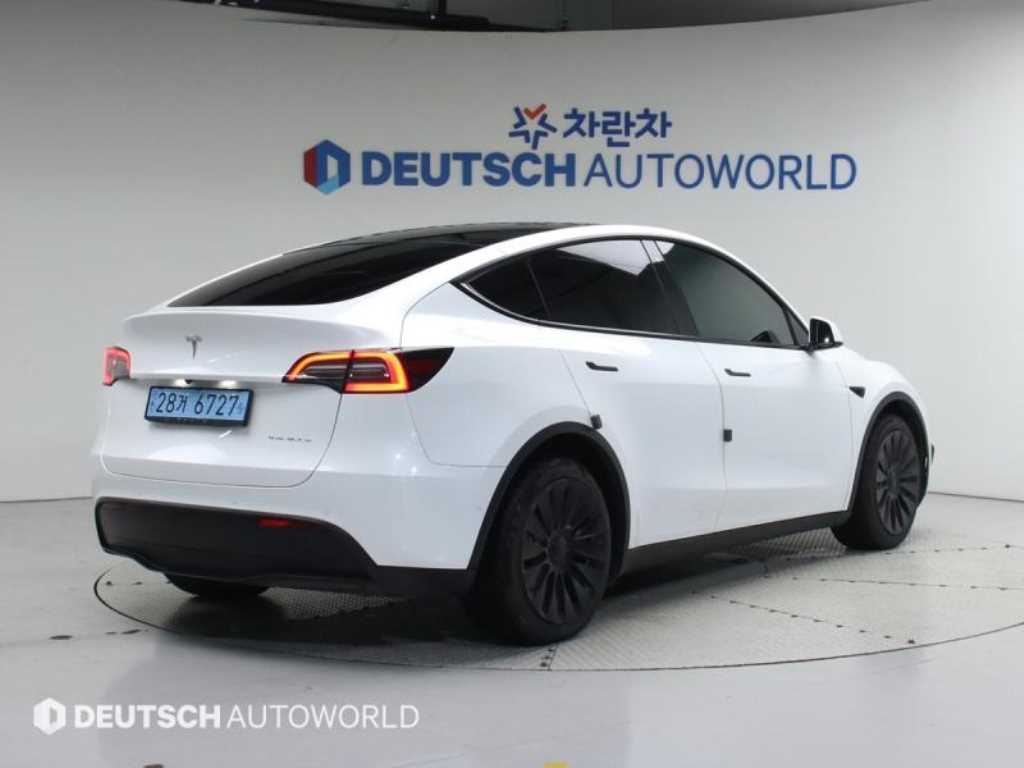 테슬라 모델 Y AWD 롱 레인지 - 이미지 12