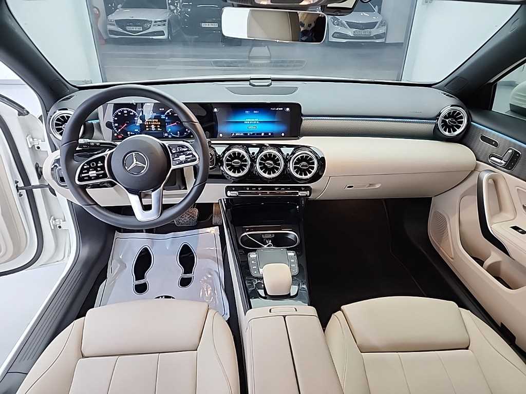 벤츠 A클래스(4세대) A220 해치백 - 이미지 7