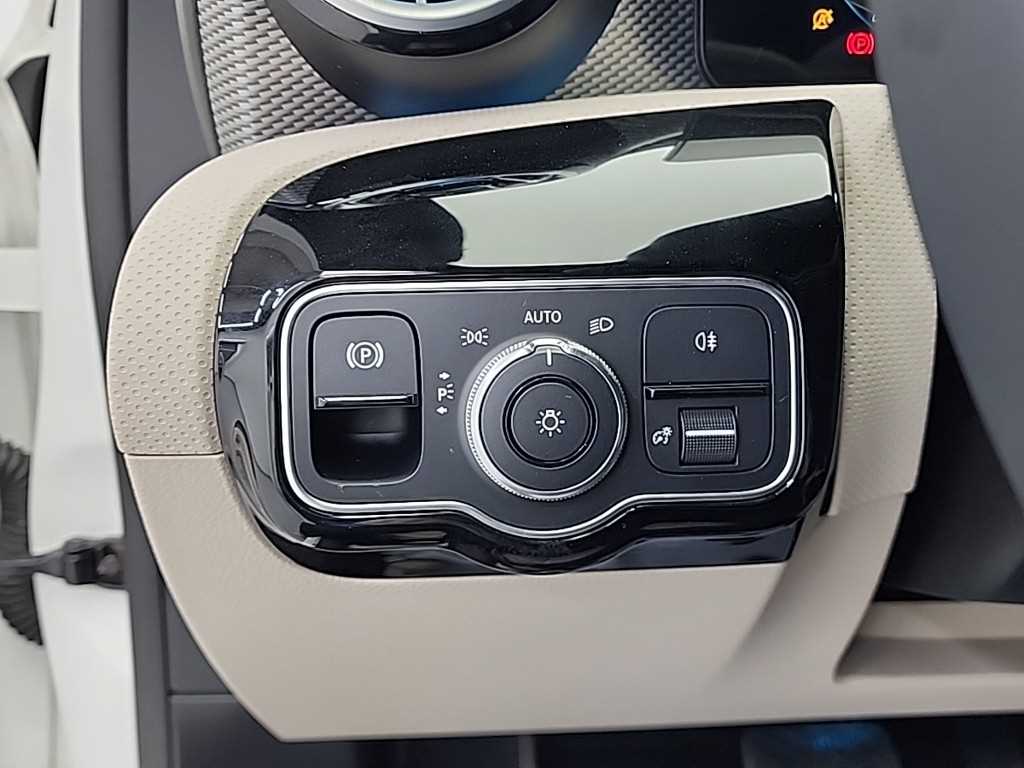 벤츠 A클래스(4세대) A220 해치백 - 이미지 12