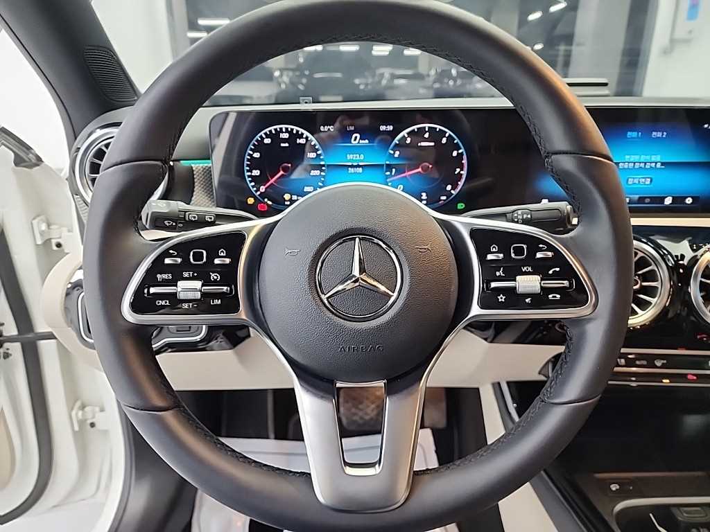 벤츠 A클래스(4세대) A220 해치백 - 이미지 17