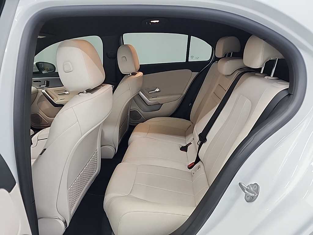 벤츠 A클래스(4세대) A220 해치백 - 이미지 18