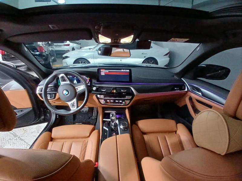 BMW 5시리즈(7세대) 520i M 스포츠팩 - 이미지 13