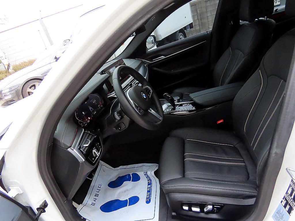 BMW 5시리즈(7세대) 520i M 스포츠팩 - 이미지 4