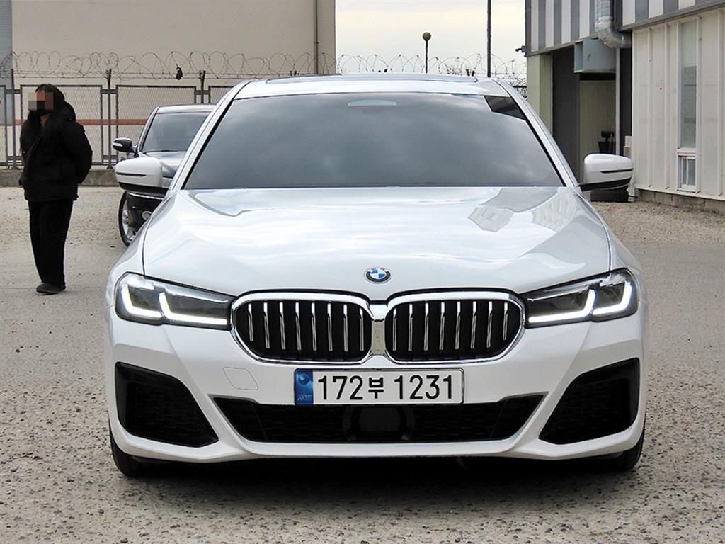 BMW 5시리즈(7세대) 520i M 스포츠팩 - 이미지 3